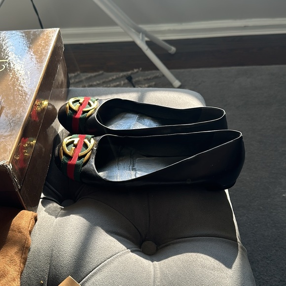 CLASSIC GUCCI FLATS WITH ICONIC COLOR STRAPS. SPECIAL HEEL PROTECTION - Picture 10 of 11